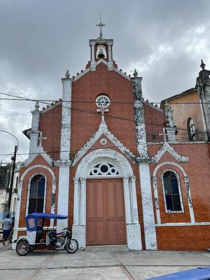 Es scheint, dass die Kirche gelegentlich noch genutzt wird.