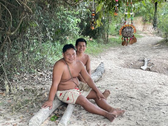 Begüssungskommitee im Hafen