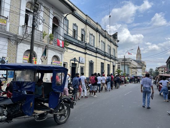 Die Schlange vor der Bank