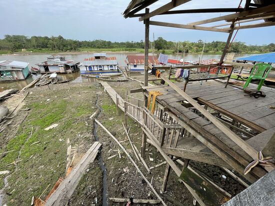 jetzt braucht es lange Treppen, um zum Wasser zu gelangen
