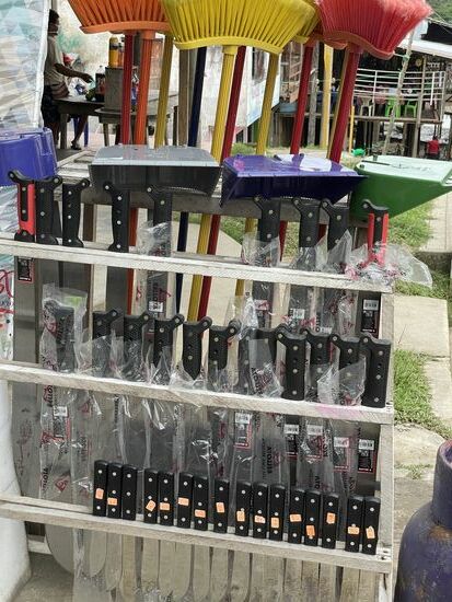 Besteckmesser? Es gibt nur Macheten...