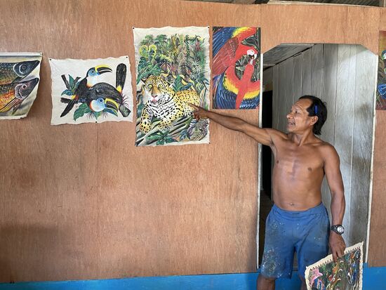 Stolz zeigt mir Tio Juan seine Werke.