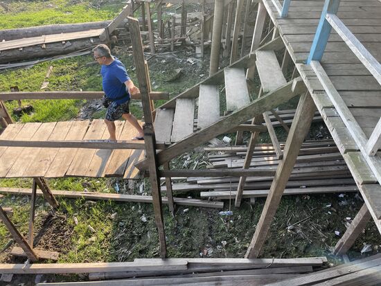 Die Treppe ist fast 10 Meter hoch und an vielen Stellen ohne Geländer