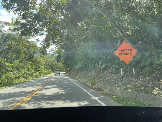 Pista en desnivel  - Piste mit Unebenheiten