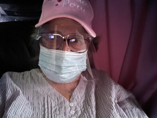 ich habe das Gefühl, ich reise ikognito, so erkennt mich kein Mensch.