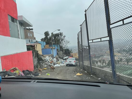 Die Rückfahrt geht wieder durch die Quartiere der Ärmsten Limas