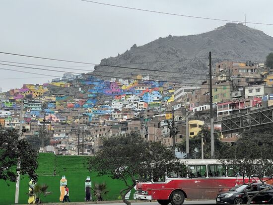 Von weitem sehr malerisch anzusehen, das Barrio baja
