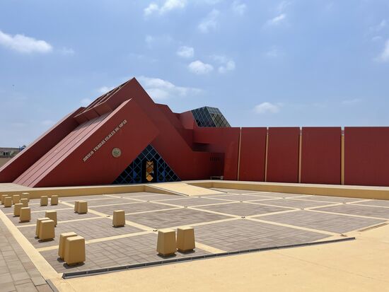 Das Museum des Senor de Sipan ist der Form der Pyramide nachempfunden