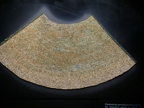 Ein Collier aus Muschelperlen