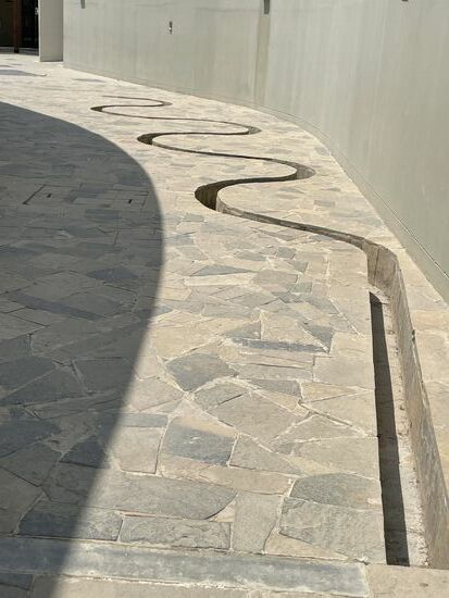 Schlangen symbolisieren die Flüsse. Alle Flüsse Perus sehen aus wie Schlangen, erklärt mir Emilio.