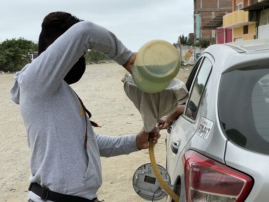 3 Gallonen für 39 Soles   =  13,5 Liter für Fr. 8.50