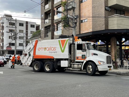 Kehrichtabfuhr unterwegs