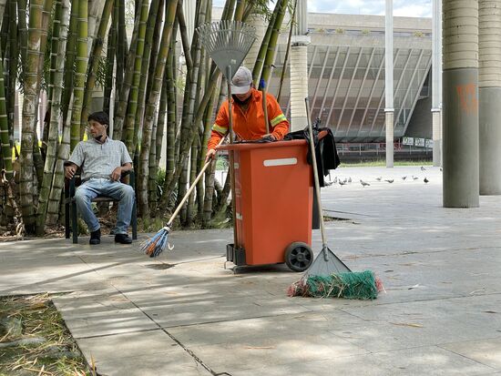 immer und überall trifft man sie an. Die Strassenputzer, oft sind es auch Frauen