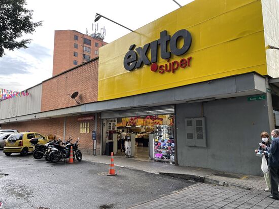 Der Supermarkt ist nur ein paar Blocks von mir entfernt. Hab ihn nur noch nie gesehen.