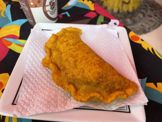 Empanada aus Mais mit Poulet-Füllung