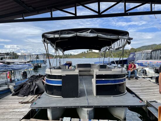 eine schwimmende Lounge