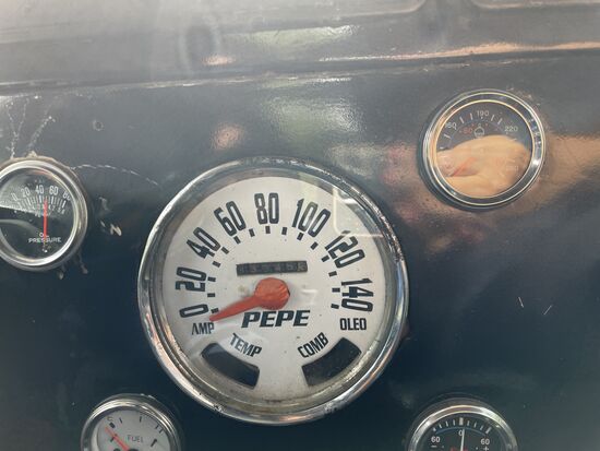 Der Tacho scheint nicht zu funktionieren, aber schnell sind wir nicht unterwegs.