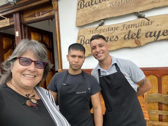 Abschied von den beiden Kellnern Manuel und Cristian.