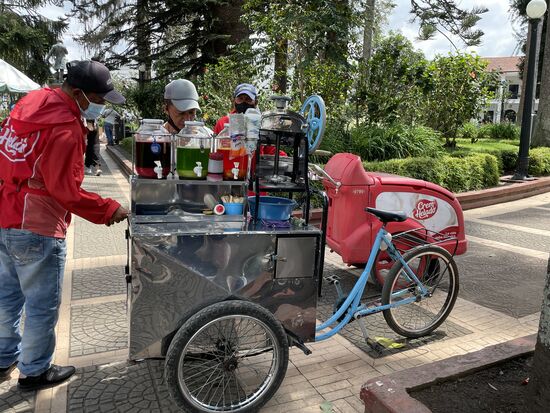 Frisches geraspeltes Eis. Davon habe ich ein Video in meine Bison-Seite geladen.