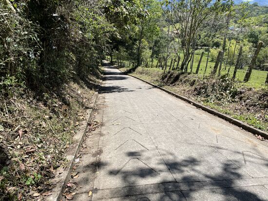 Man kann die Steilheit auf dem Foto nicht erkennen.