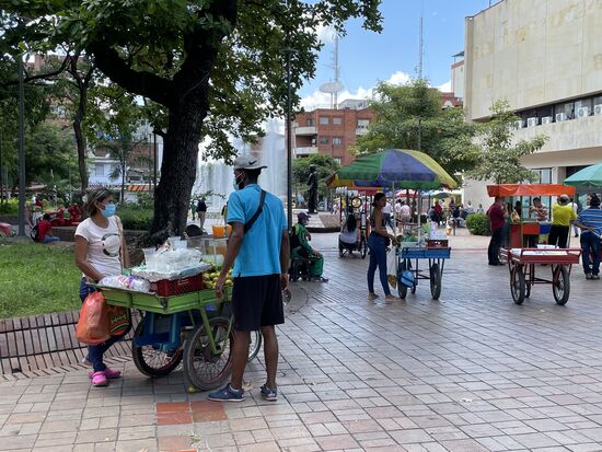 Für Essen ist überall gesorgt. Verhungern müsste man nicht. Nur bin ich eben kein Fan von Streetfood.