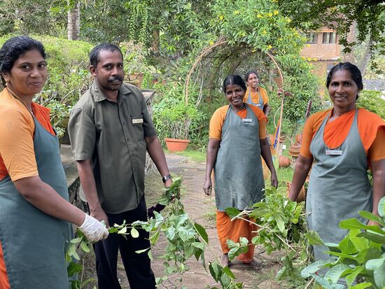 Sie sind täglich für den Garten zuständig und haben immer ein freundliches 'How are you' auf den Lippen.