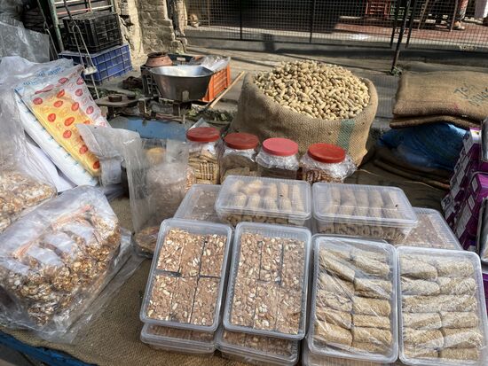 süsse Knabbereien aus Nüssen gibt es überall zu kaufen