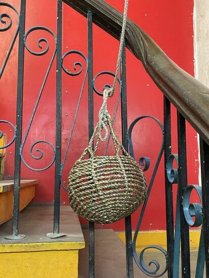 Das Liftsystem bei der Rezeption.