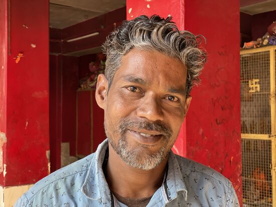 Sadhov hat einen kleinen Seiden-Laden