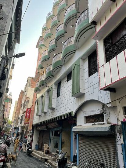 Das Hotel von der Hintergasse her gesehen.