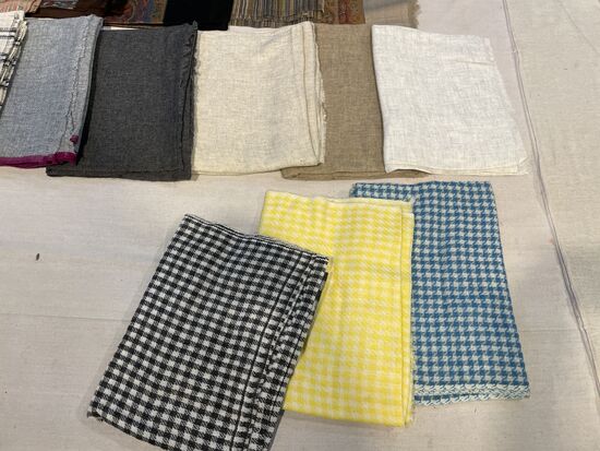 Pashminas in den typischen Farben