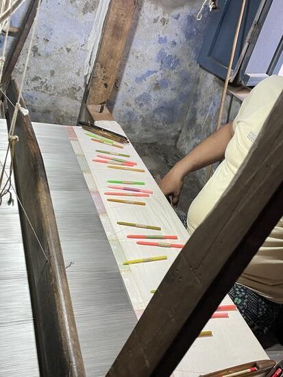 Aufwändige Seidenweberei für Tischläufer oder Schal