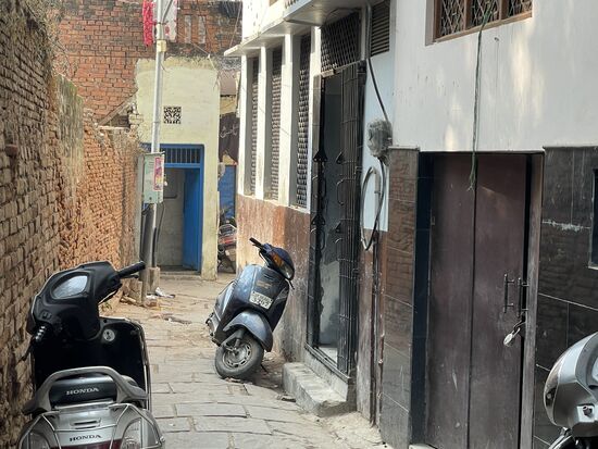 Überall in den Häusern verstecken sich kleine Werkstätten