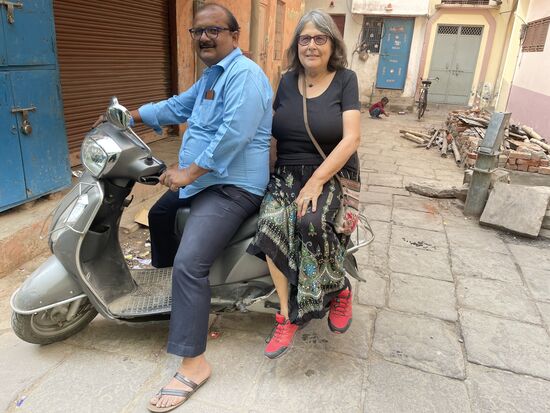 Nicht ganz ohne, mit dem Roller durch die Gassen zu fahren...