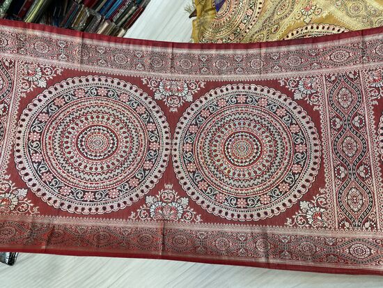 Mandala-Schal mit den sieben Leben bis ins Nirvana
