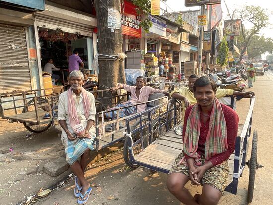 Worauf dieses Bild entsteht, das ich denn auch von den Männern kontrollieren lasse. Wurde bewilligt - ohne Wort aber mit Lächeln und Kopf wackeln.