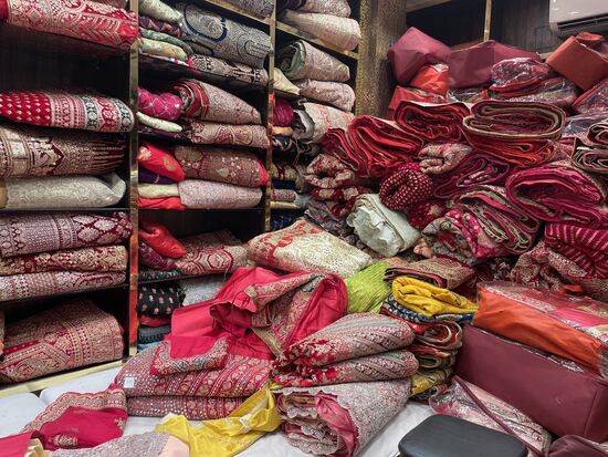 Es sind alles fertige Kleider, die höchstens noch angepasst werden müssen.