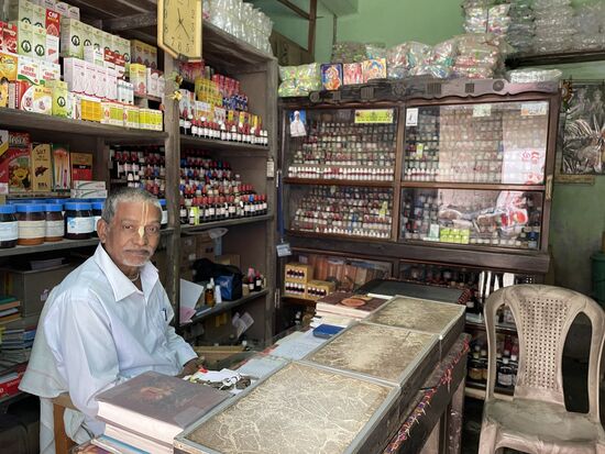 Er führt vor allem homöopatische Produkte