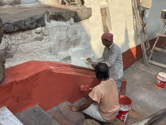 Es wird überall ausgebessert...