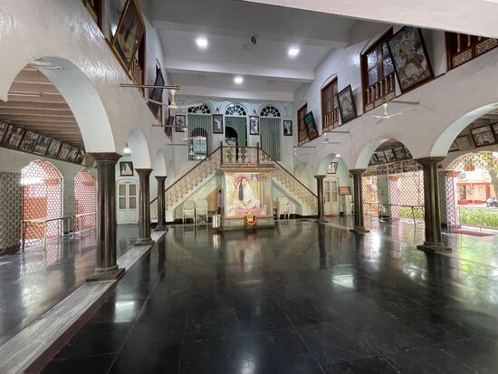 Auch die Halle des alten Tempels ist sehr eindrücklich.