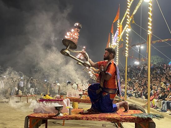 Allabendliche Zeremonie in Varanasi