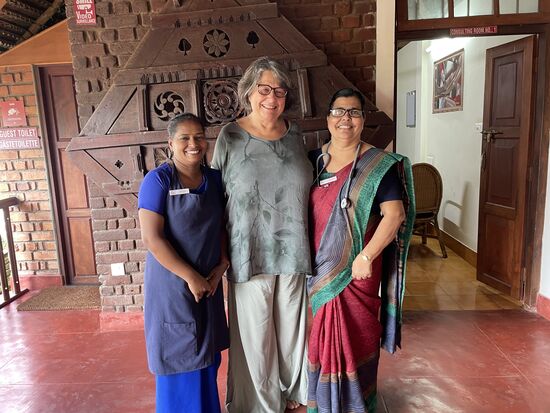 Thanky, meine Therapeutin und Dr. Sobhanakumari, meine Ärztin