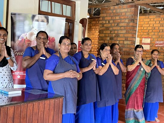 Jeden Morgen treffen sich das Ärzte- und Therapeutinnen-Team zu einem kurzen Gebet.