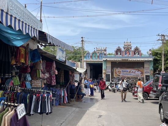 Eingang zum grossen Hindutempel