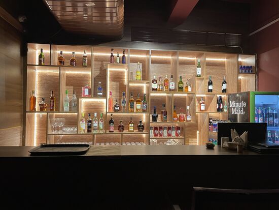 die kleine Bar in meinem Hotel ist noch nicht lange wieder eröffnet.