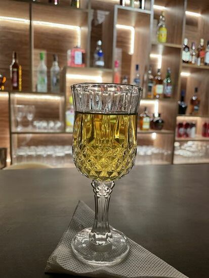 Erstes Glas Wein nach einer gefühlten Ewigkeit.