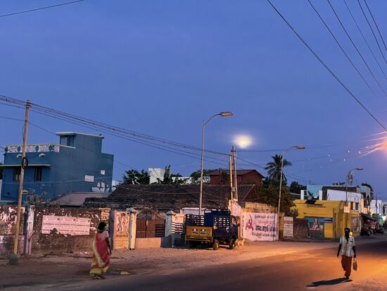 Da hinten verschwindet grad der Vollmond