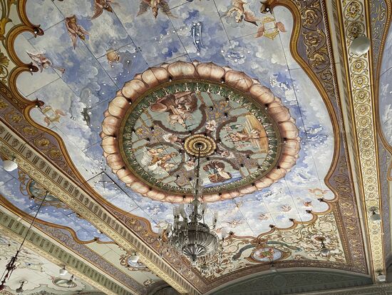 Das Himmelsgewölbe mit der Vorstellung der Gottheiten am Himmel.