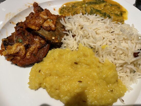 überbackene Auberginen, Dahl und Gemüsecurry mit Reis