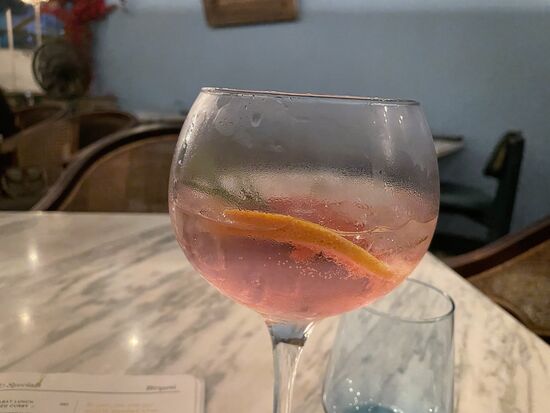 Ein Gin-Tonic mit Grapefruit - und mit einer schönen Geschichte (siehe unten)